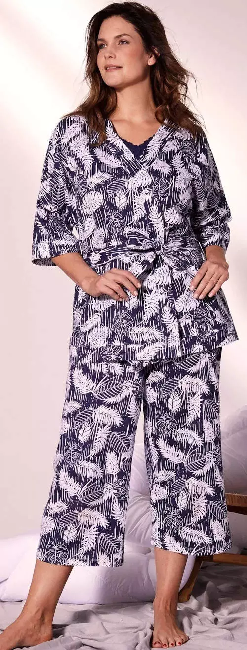 Krátky dámsky kimonový župan a trojštvrťové pyžamové nohavice