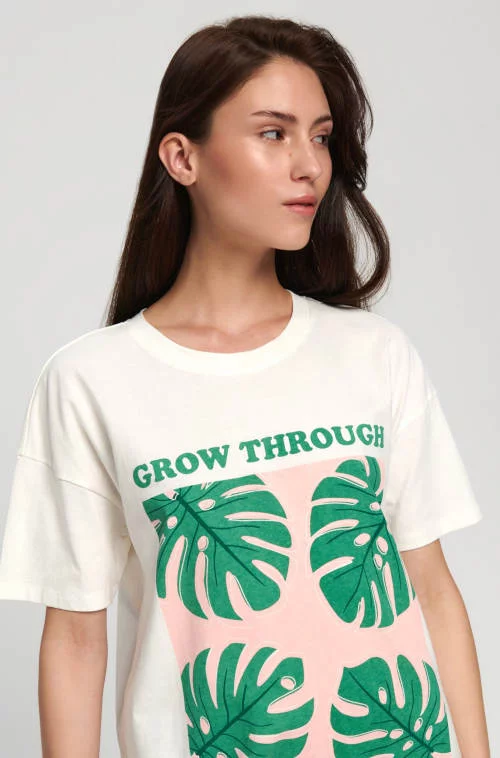 Nočná košeľa s výraznou potlačou palmových listov